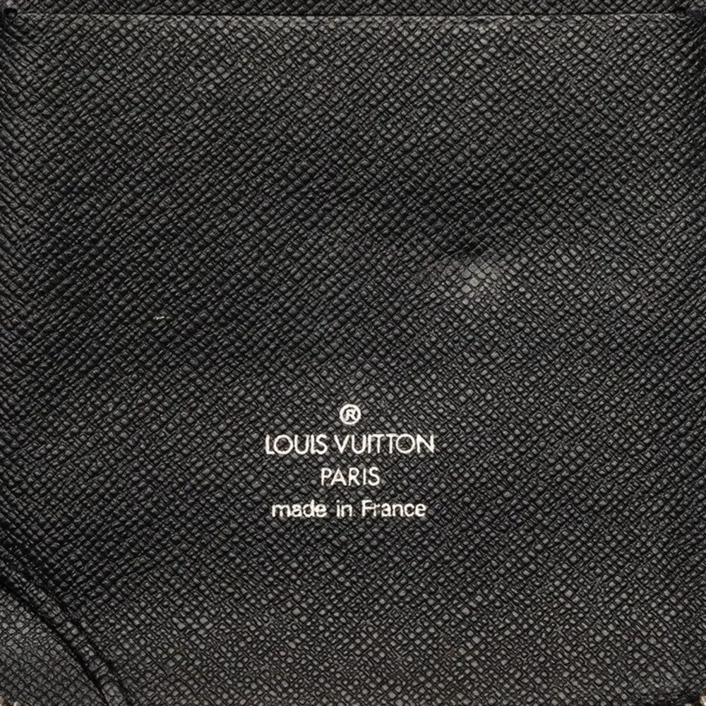 Louis Vuitton Taiga Zippy Long Wallet